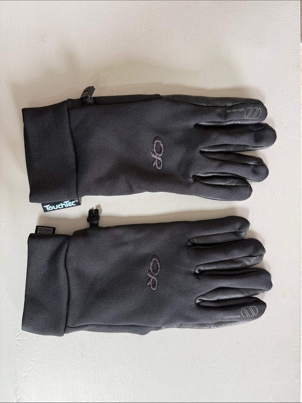 Outdoor Research Men’s light winter gloves with touchscreen compatibility